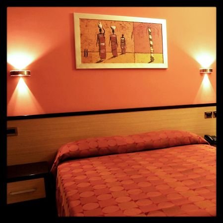 רוקה סן ג'ובאני Hotel Cristina מראה חיצוני תמונה