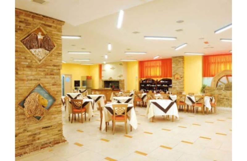 רוקה סן ג'ובאני Hotel Cristina מראה חיצוני תמונה
