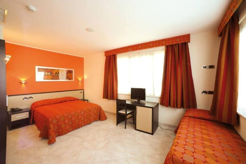 רוקה סן ג'ובאני Hotel Cristina מראה חיצוני תמונה