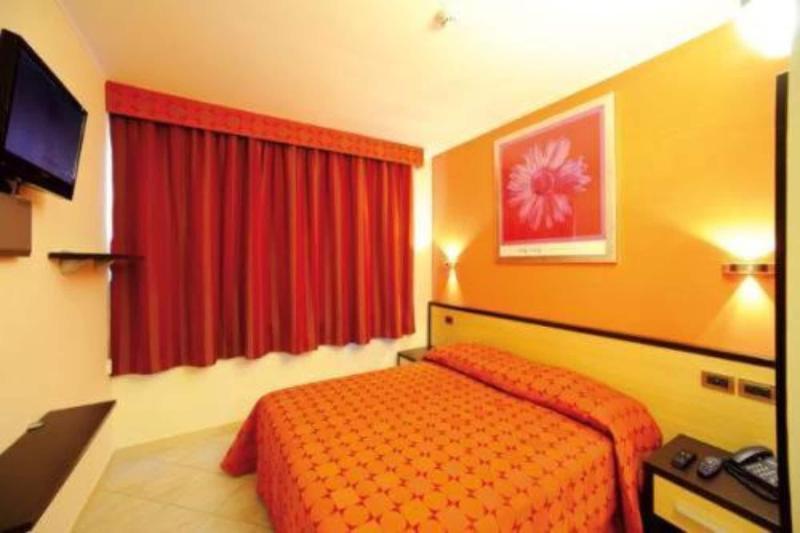 רוקה סן ג'ובאני Hotel Cristina מראה חיצוני תמונה