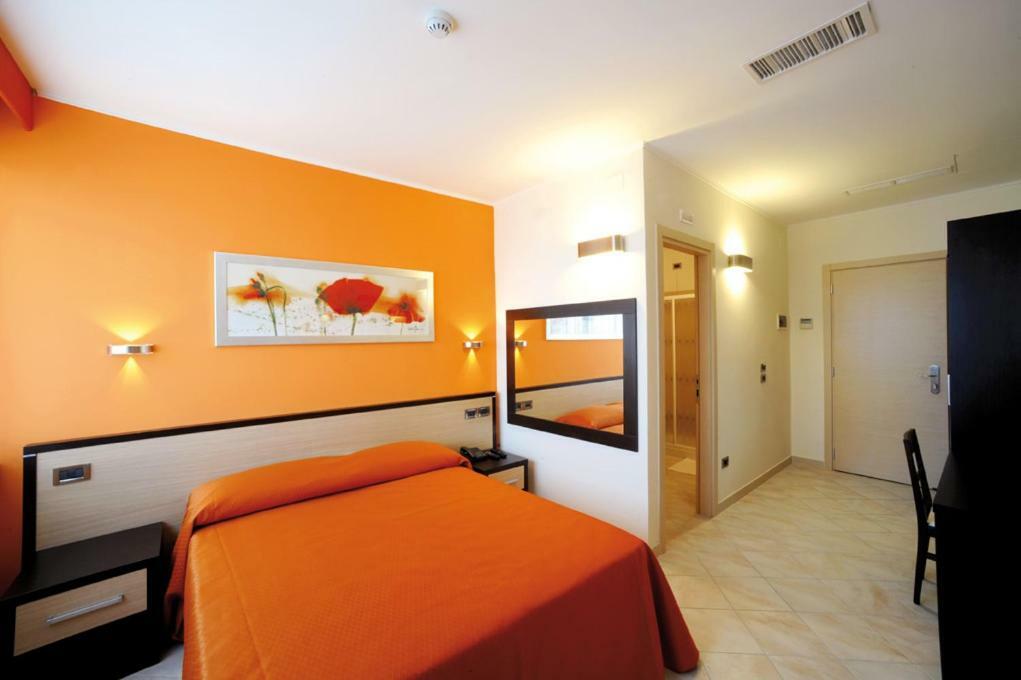 רוקה סן ג'ובאני Hotel Cristina מראה חיצוני תמונה